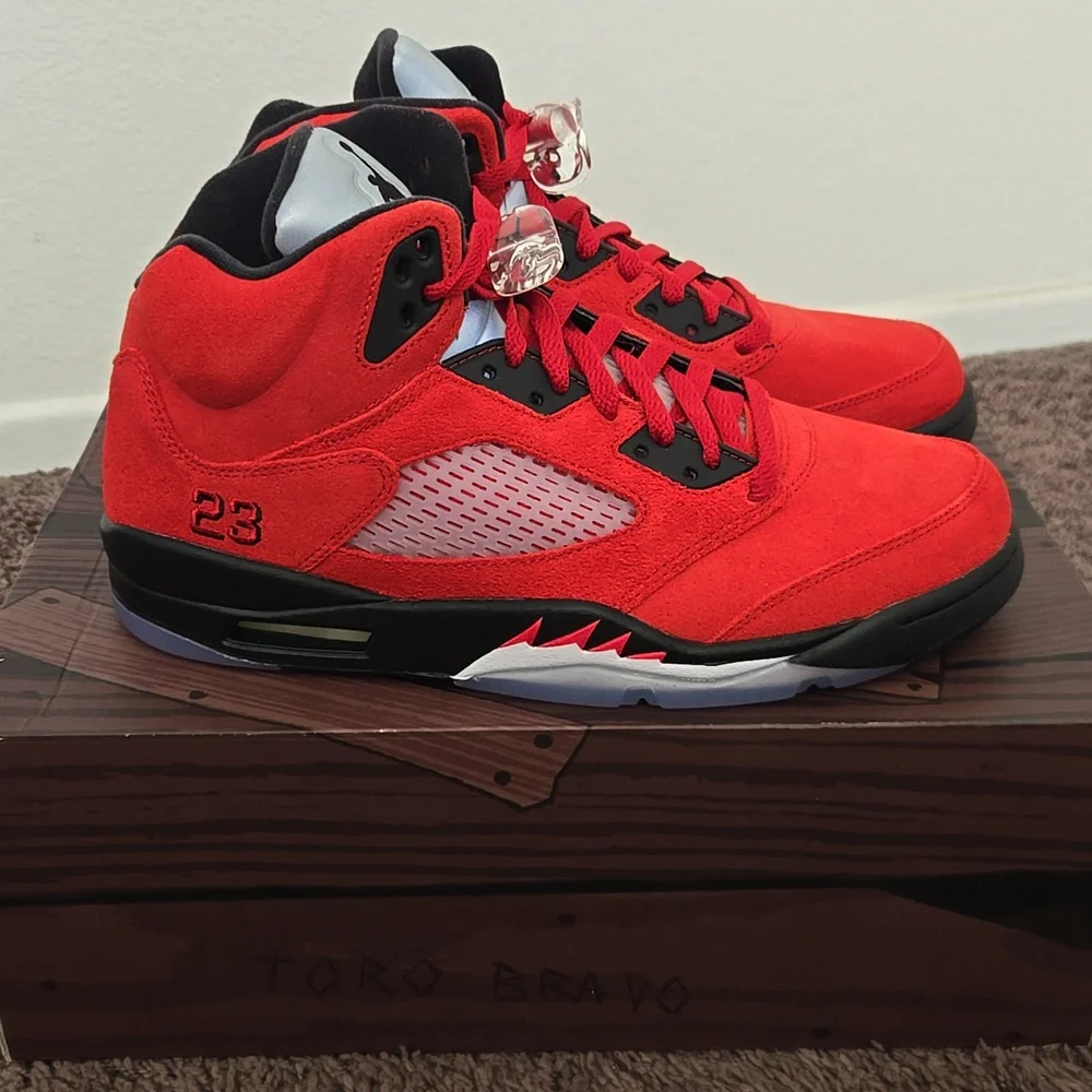 Raging Bull Jordan 5 Toro Bravo Deadstock - Picture 3 of 8